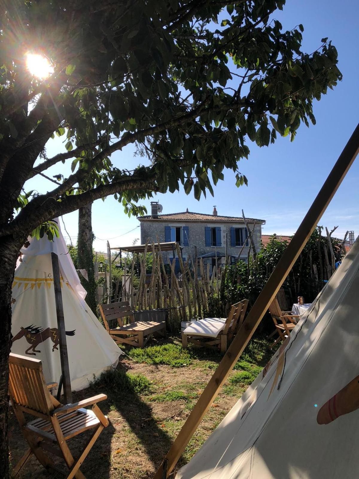 Les Flots De Ma Vie Chambres D Hotes Et Tipi Florence Et Virginie Gossin Barzan Номер фото