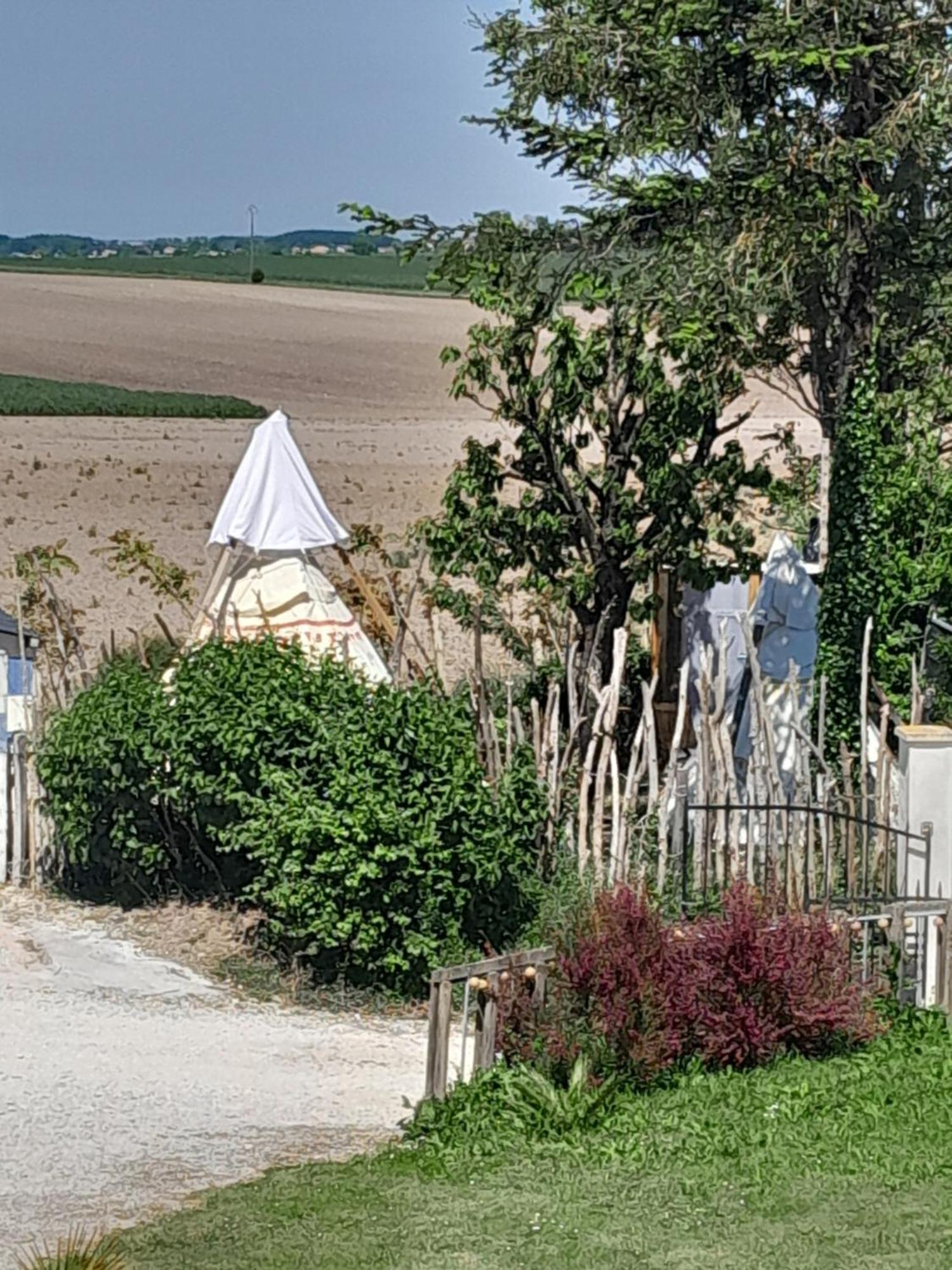 Les Flots De Ma Vie Chambres D Hotes Et Tipi Florence Et Virginie Gossin Barzan Экстерьер фото